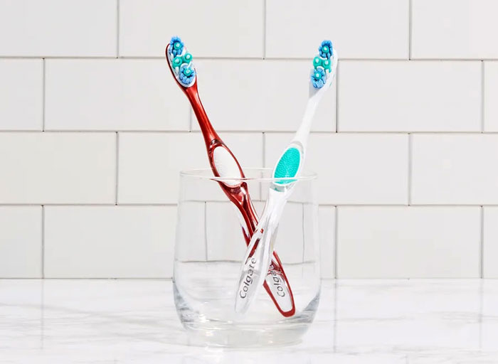 2 Manual Toothbrushes